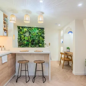 https://apt-studio-duplex-standing-centre-aux-bleuets.lillehotels.org